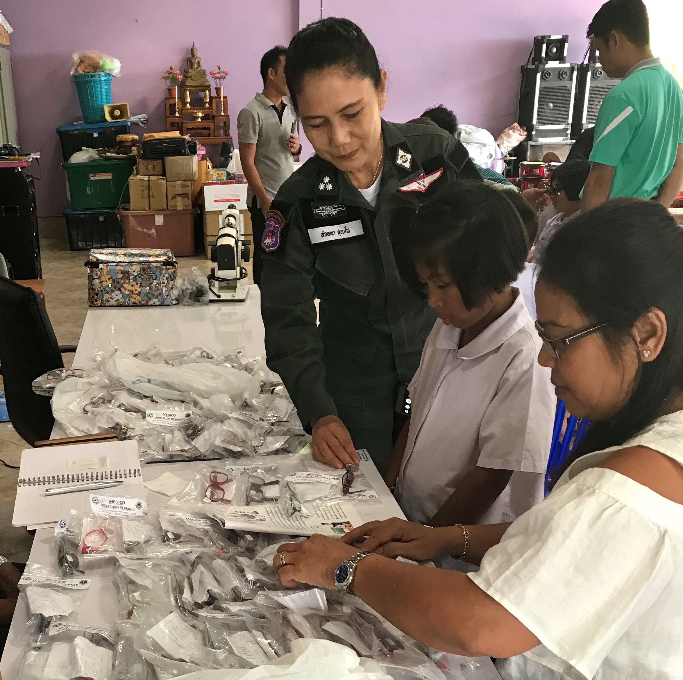Brillenverteilung in Thailand